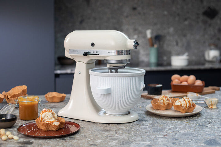 KitchenAid 4,8 L 5KSM175 Artisan Küchenmaschine Breadlover mit Messerschmidt Getreidemühlenvorsatz + Brotbackschüssel